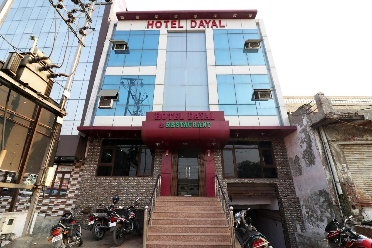 Oyo 24958 Hotel Dayal Belanganj Zewnętrze zdjęcie